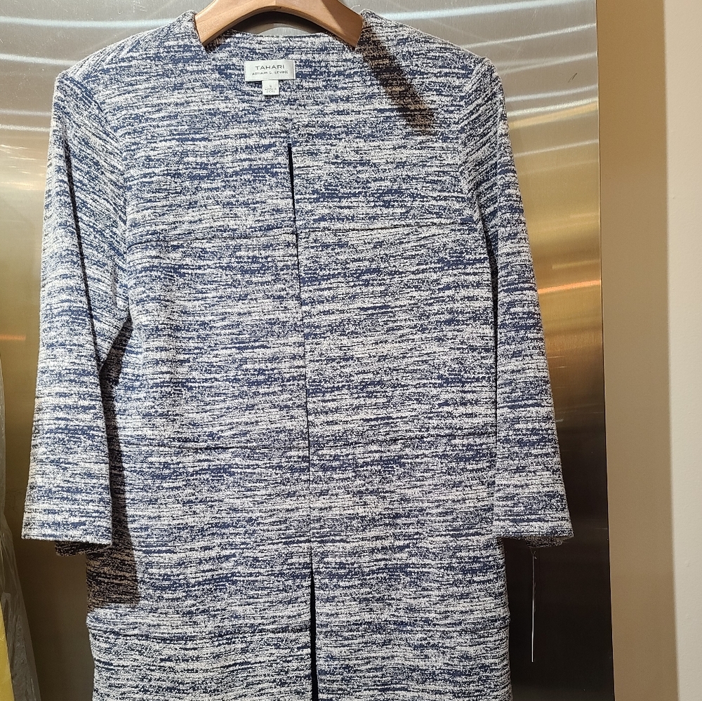 NEW BRAND TAHARI BLAZER